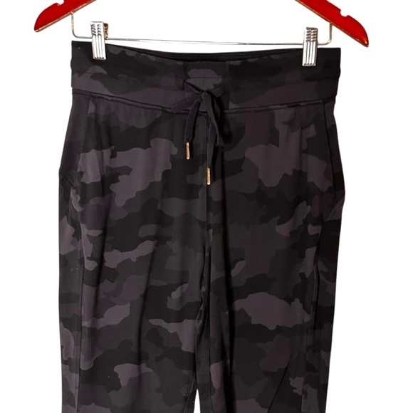Lululemon Ready to Rulu High-Rise Cropped Jogger- Camo (2022)- Size 6 - Picture 7 of 15